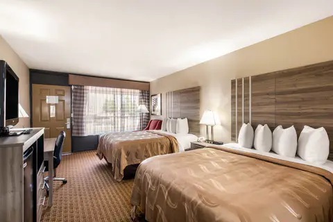 2 Queen Beds
